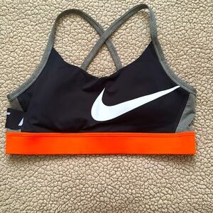 Nike light support sports bra